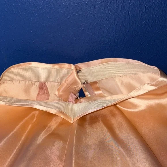 👗 Vintage 1940s Carlye Pale Pink Satin Suit – Frog Buttons, Peplum Waist – EUC - Picture 15 of 16